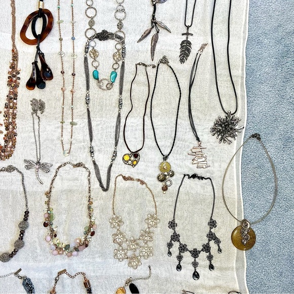 Fashion Necklaces Bundle - Picture 5 of 8